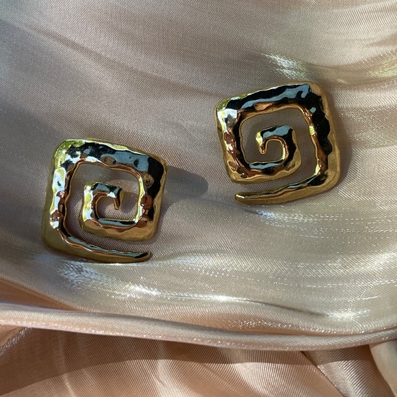 Vintage gold statement earrings - Picture 4 of 7